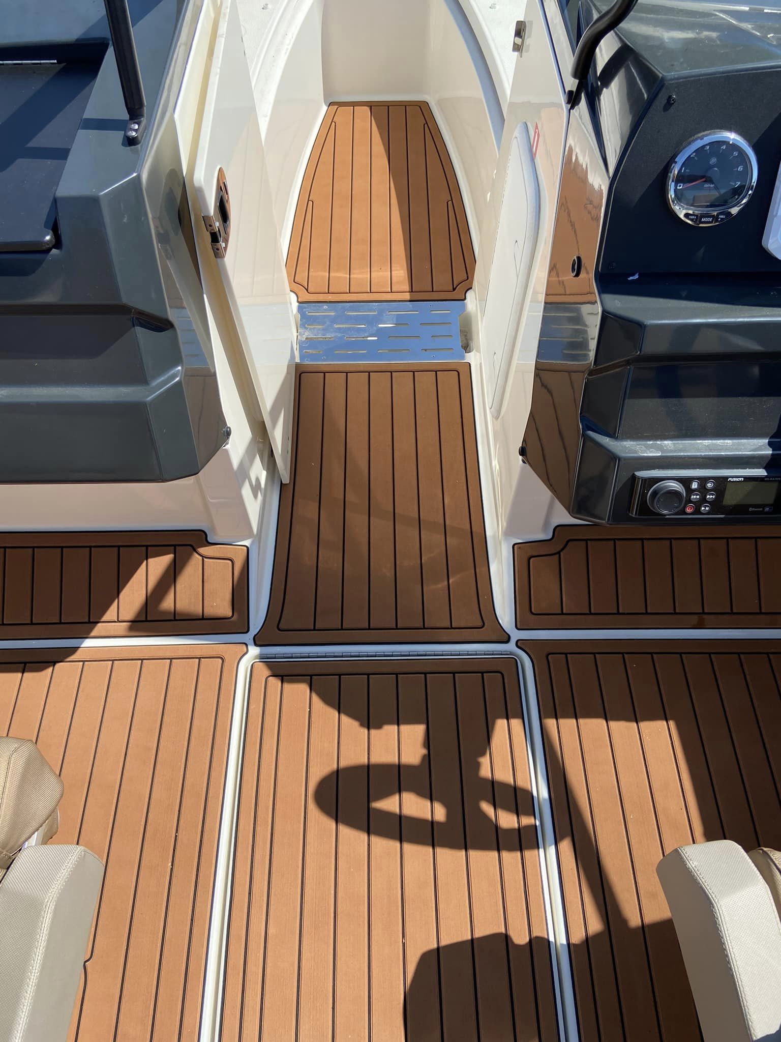 378466945_122119529552023335_3861275449370863421_n Foam synthetic teak for a rib